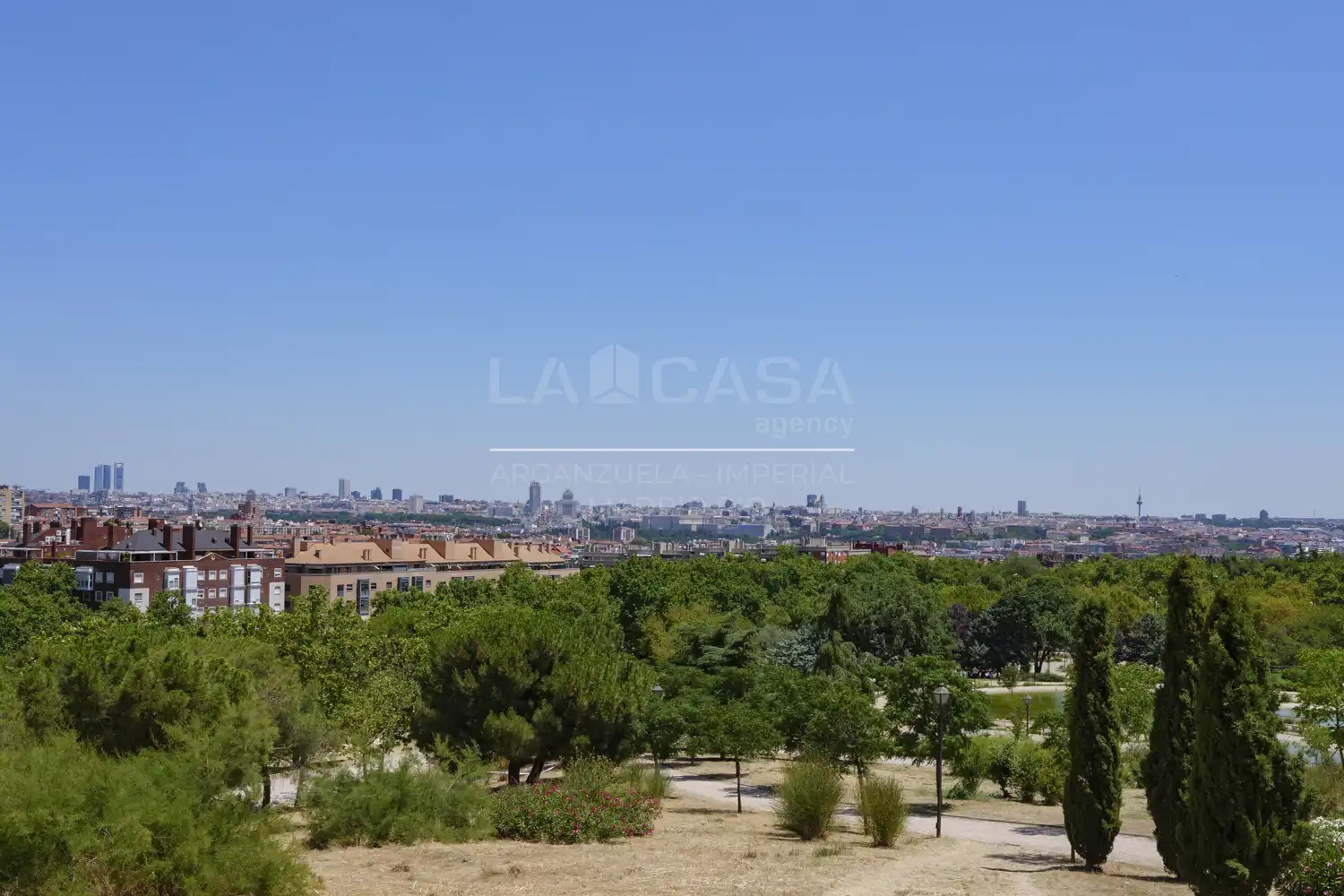 Vista exterior de Pis en venda en Madrid amb Terrassa