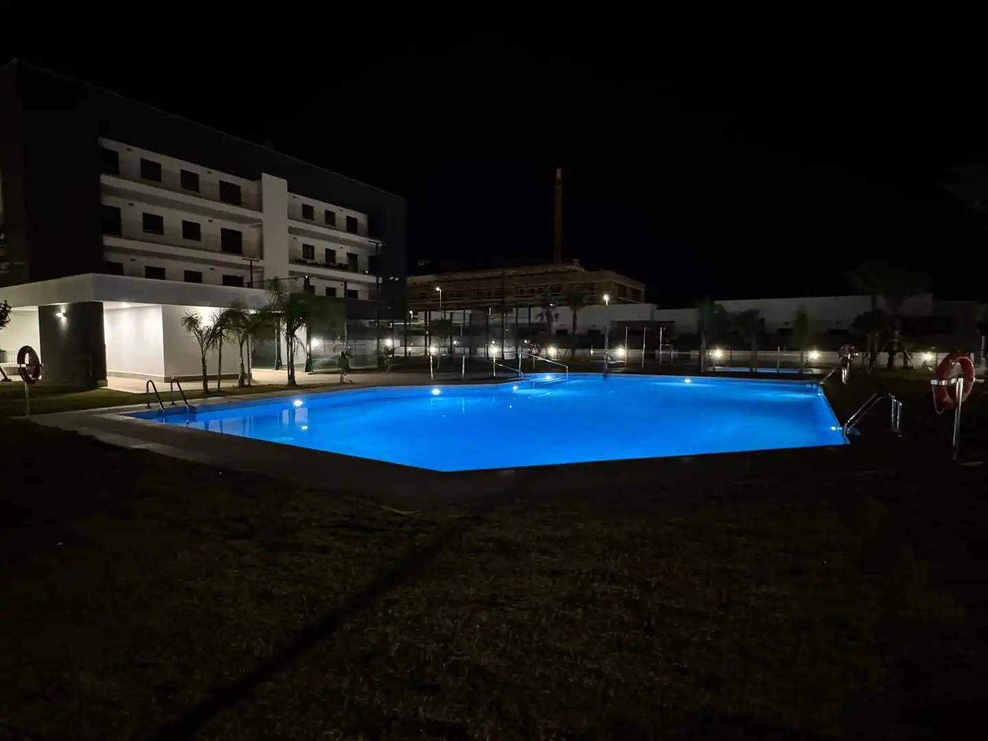 Schwimmbecken von Wohnung zur Miete in La Rinconada mit Klimaanlage, Heizung und Terrasse
