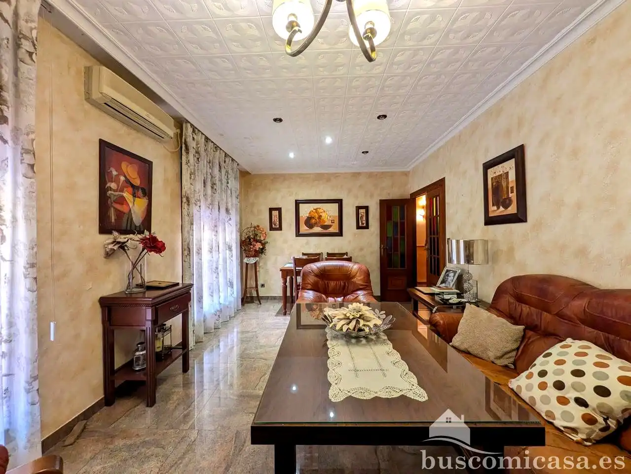 Sala d'estar de Casa o xalet en venda en Linares amb Aire condicionat, Terrassa i Balcó