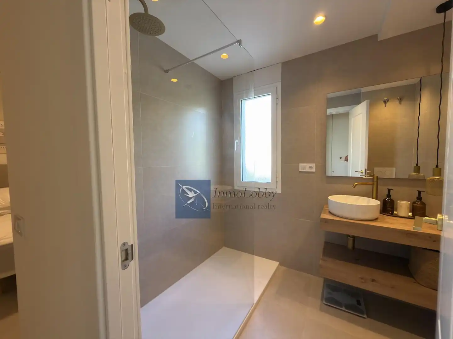 Bany de Apartament de lloguer en Castell d'Aro, Platja d'Aro i s'Agaró amb Aire condicionat, Calefacció i Terrassa
