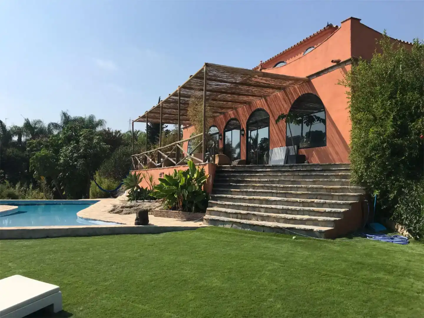Vista exterior de Casa o xalet de lloguer en Benalmádena amb Aire condicionat, Jardí privat i Traster