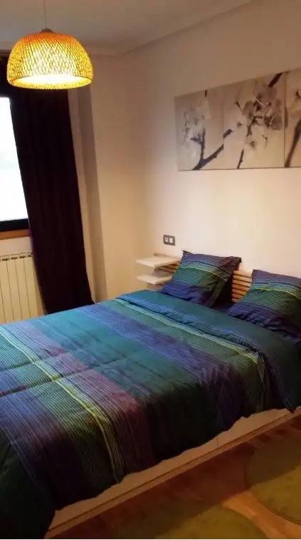 Habitación de Apartamento en venta en Oviedo  con Calefacción, Parquet y Trastero
