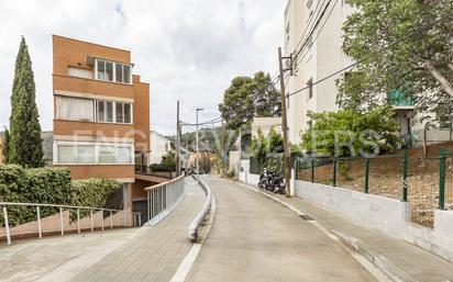 Vista exterior de Casa o xalet en venda en  Barcelona Capital amb Calefacció, Terrassa i Traster