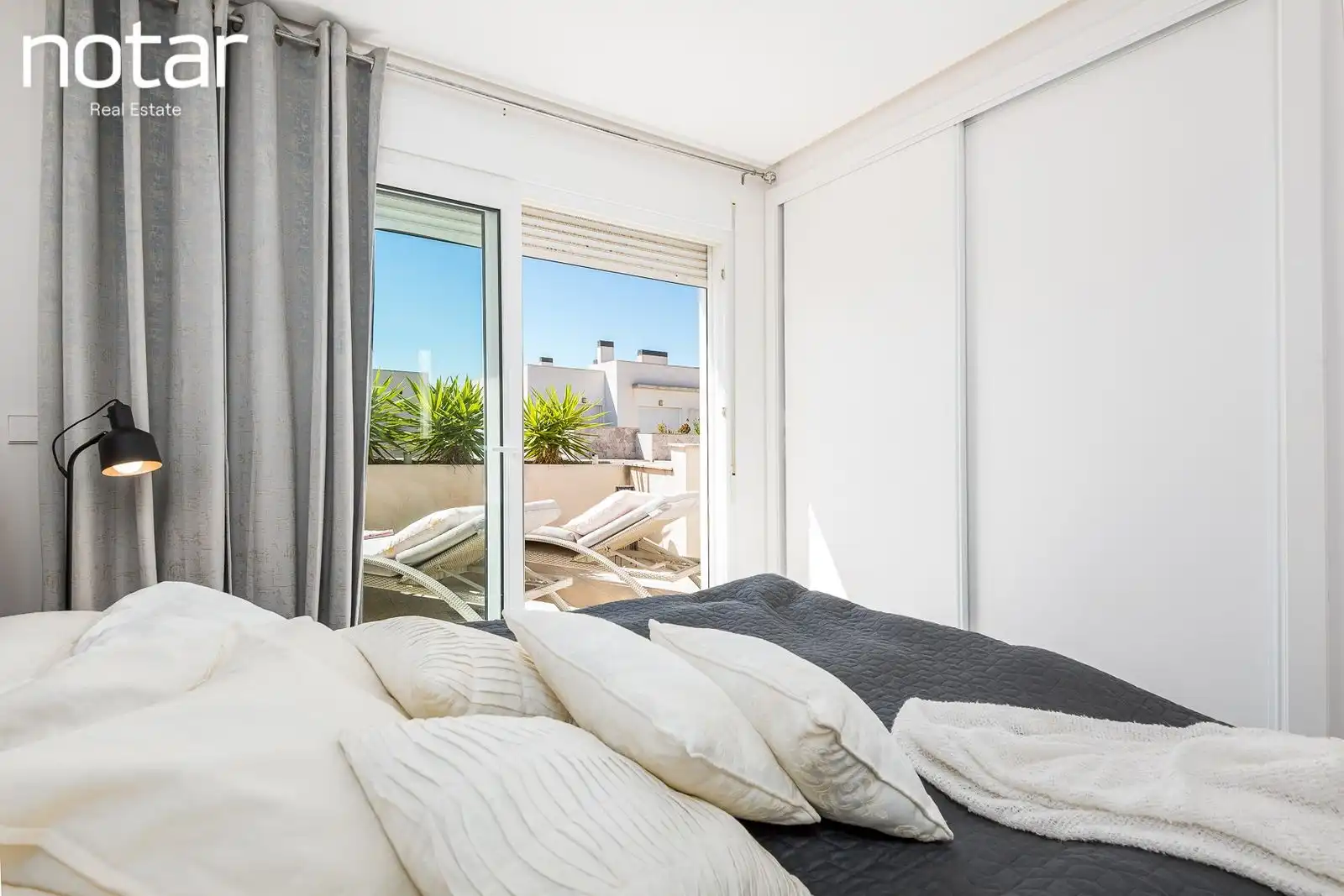 Dormitori de Casa adosada en venda en Torrevieja amb Jardí privat, Terrassa i Piscina