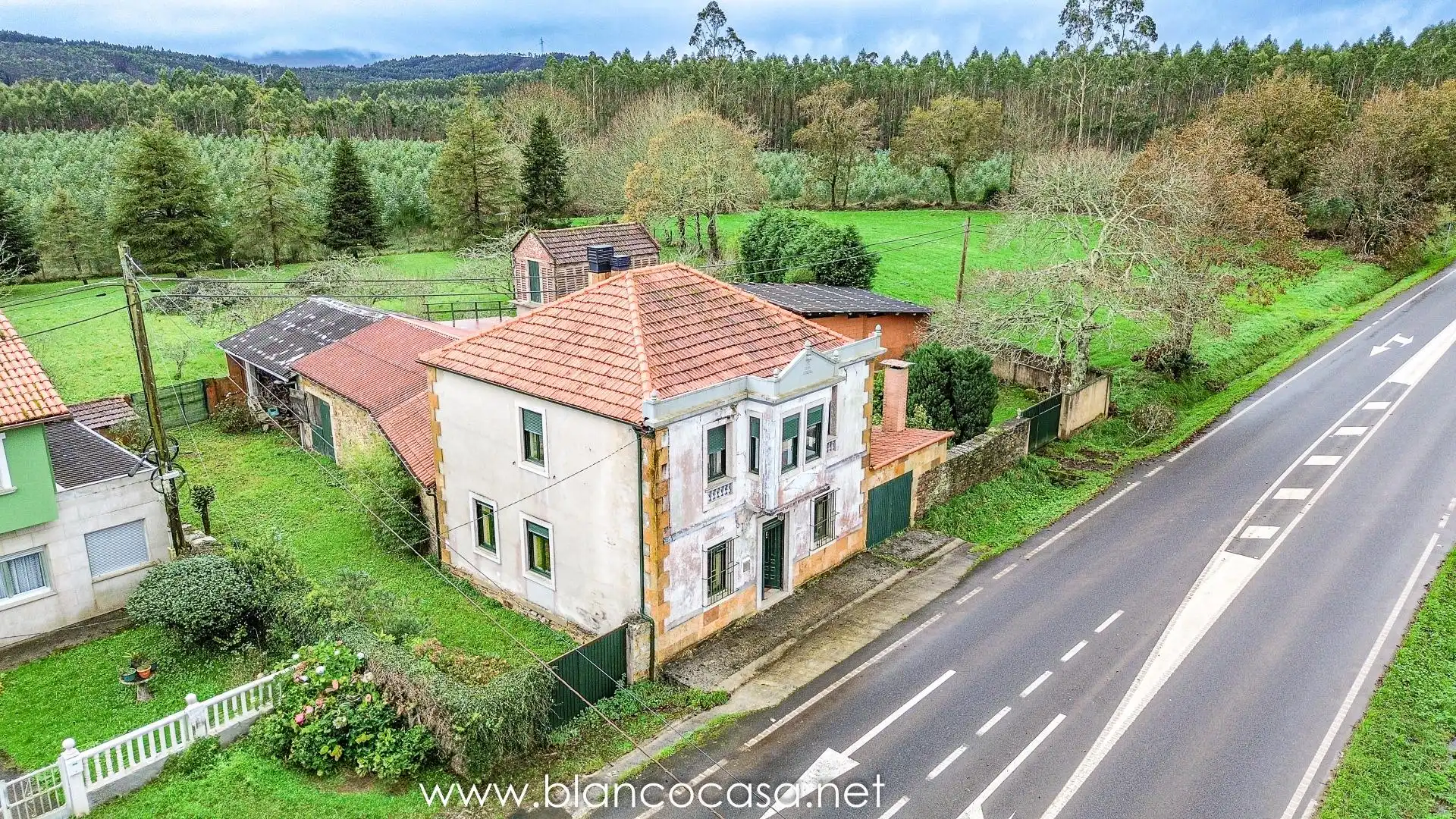 Exterior view of Houses for sale in Coristanco  with Private garden, Storage room and Furnished
