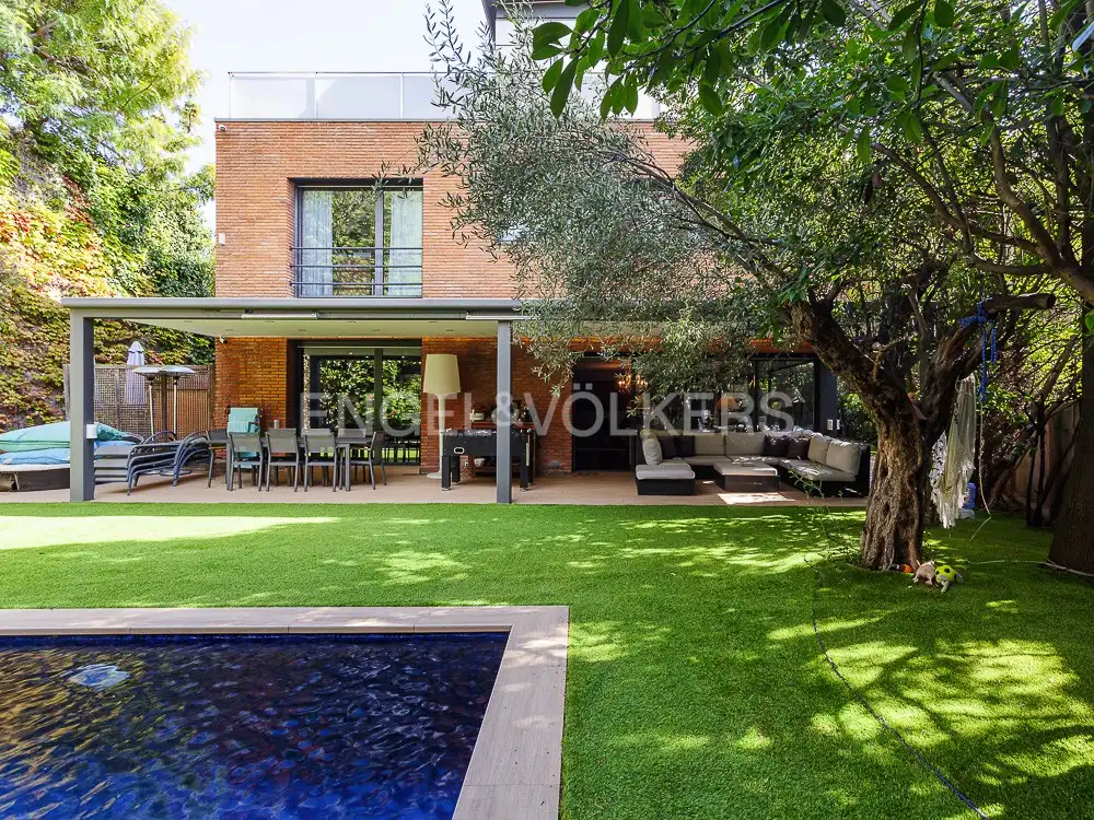 Vista exterior de Casa o chalet en venta en Barcelona con Aire acondicionado, Calefacción y Jardín privado