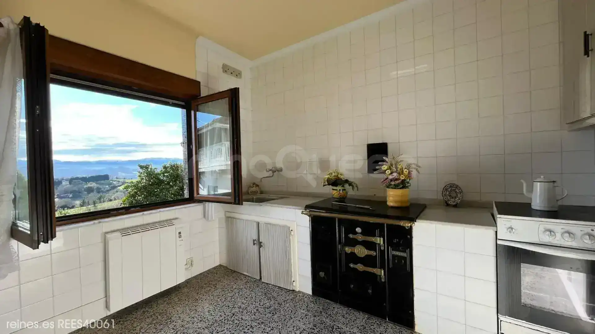 Küche von Haus oder Chalet zum Verkauf in Siero mit Heizung, Privatgarten und Terrasse