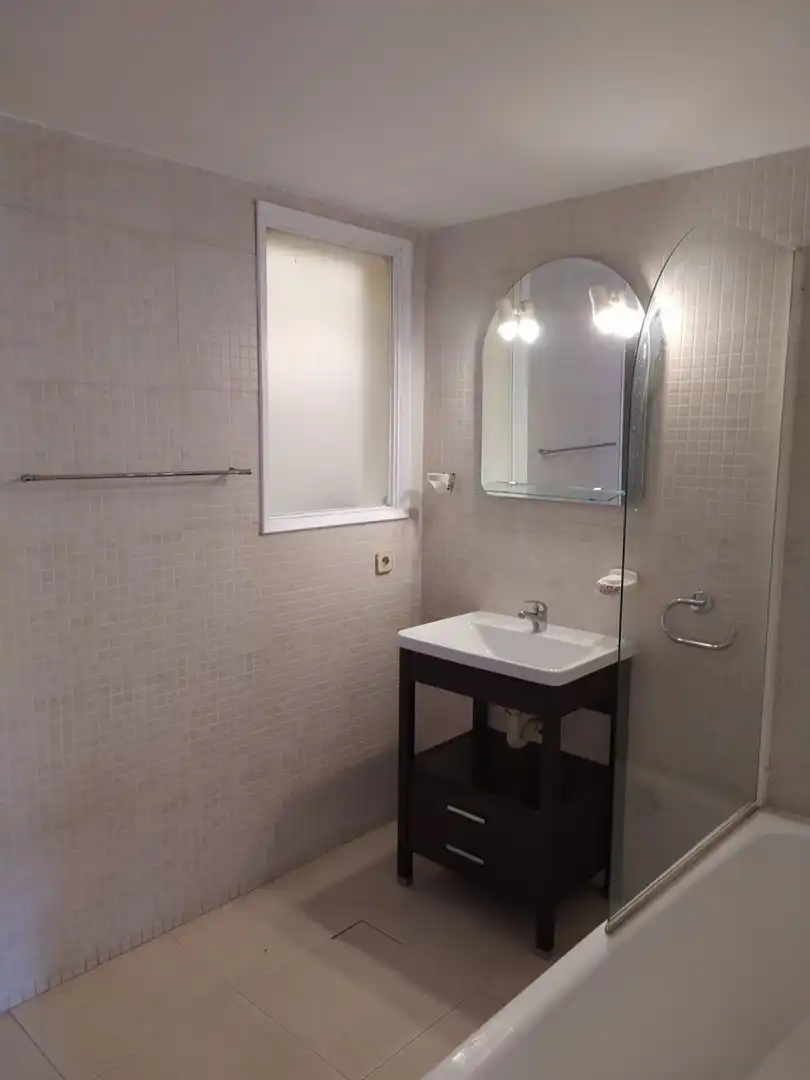Baño de Piso de alquiler en Barcelona con Calefacción, Parquet y Terraza