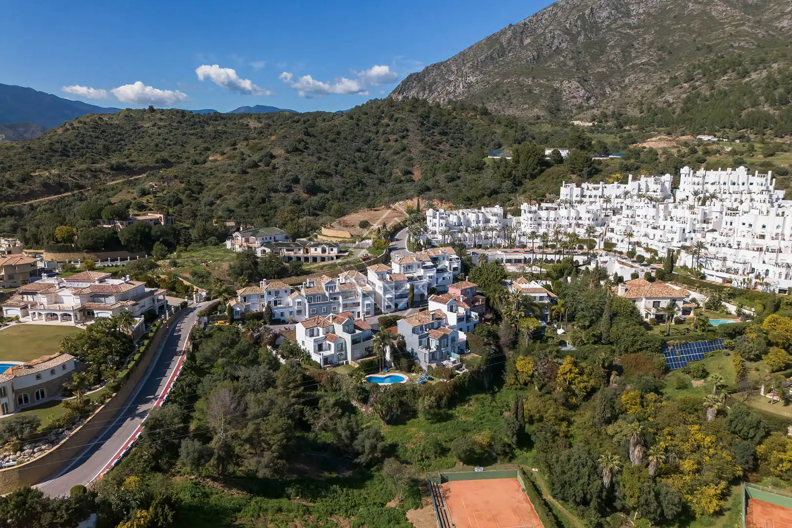 Adossat amb piscina en venda a Milla de Oro, imagen 2