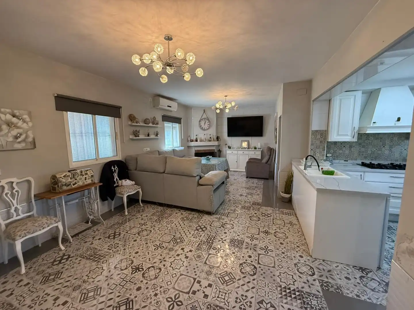 Living room of Houses for sale in Utrera  with Private garden, Terrace and Swimming Pool