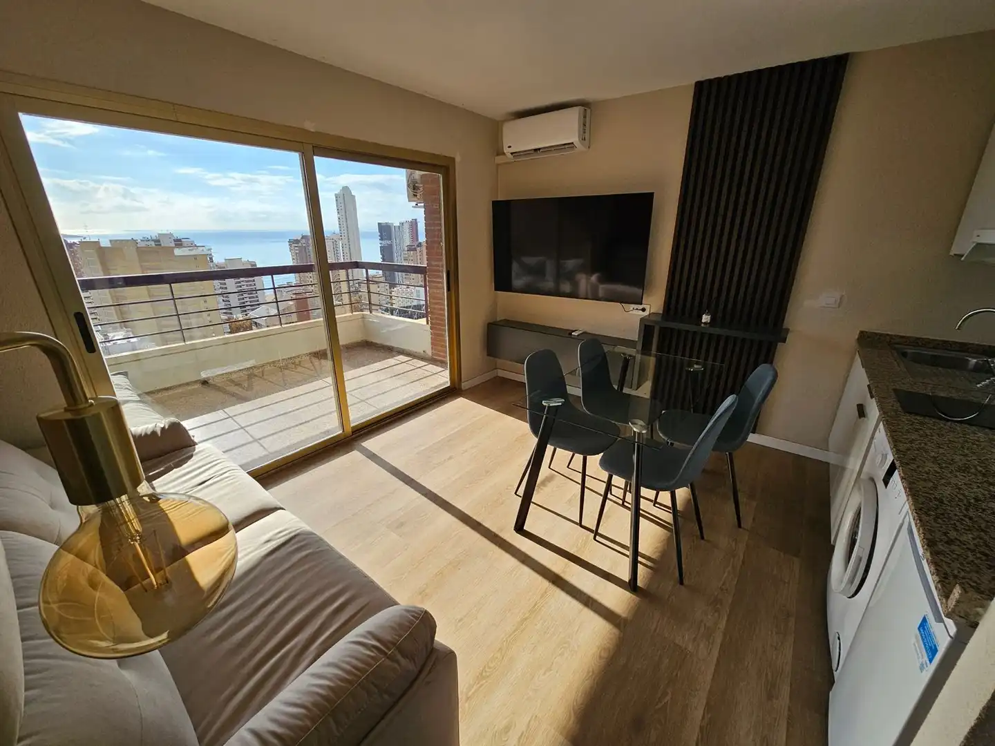 Wohnzimmer von Wohnung zur Miete in Benidorm mit Klimaanlage, Heizung und Terrasse