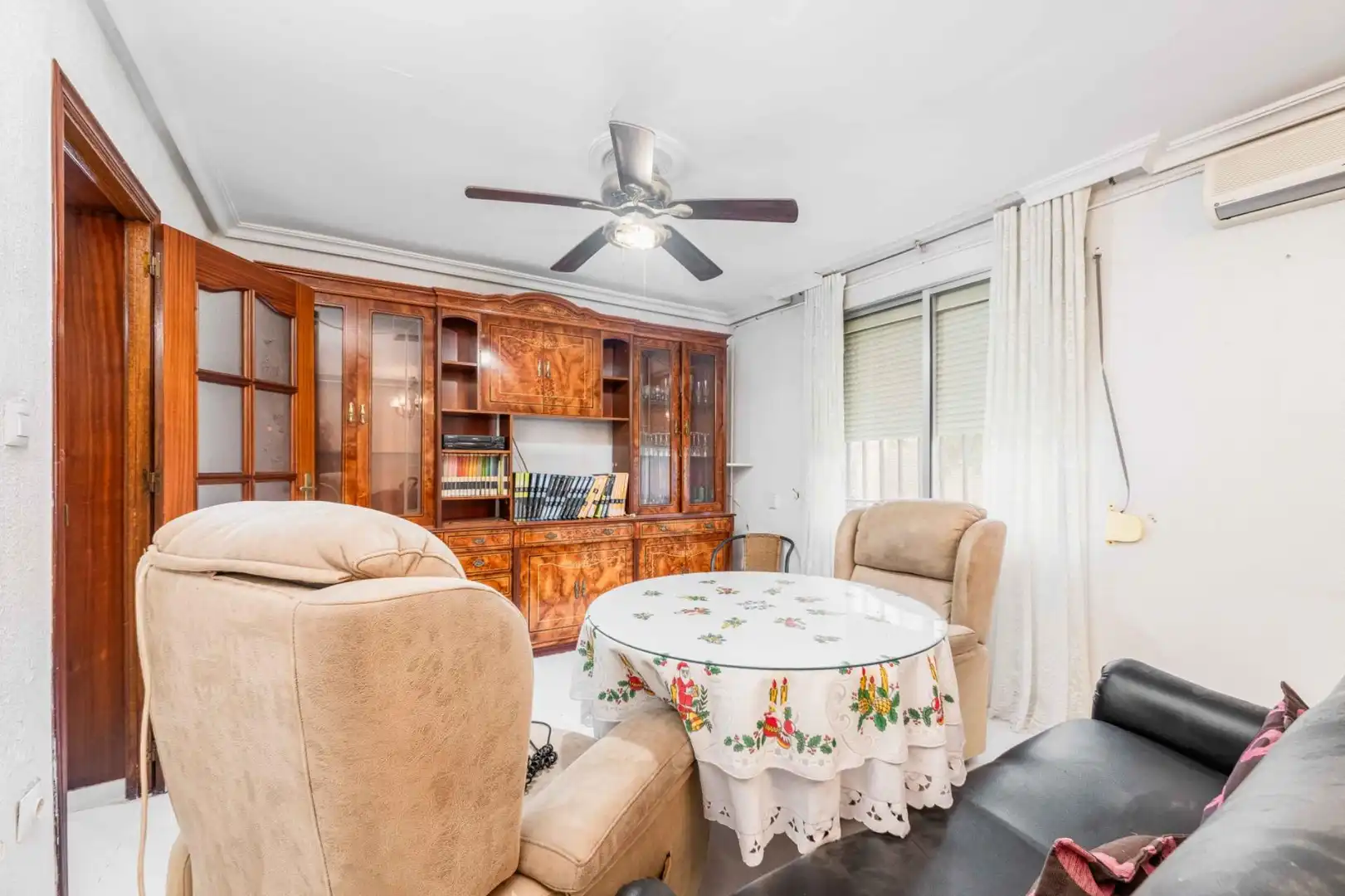Living room of Flat for sale in Sevilla  with Air Conditioner