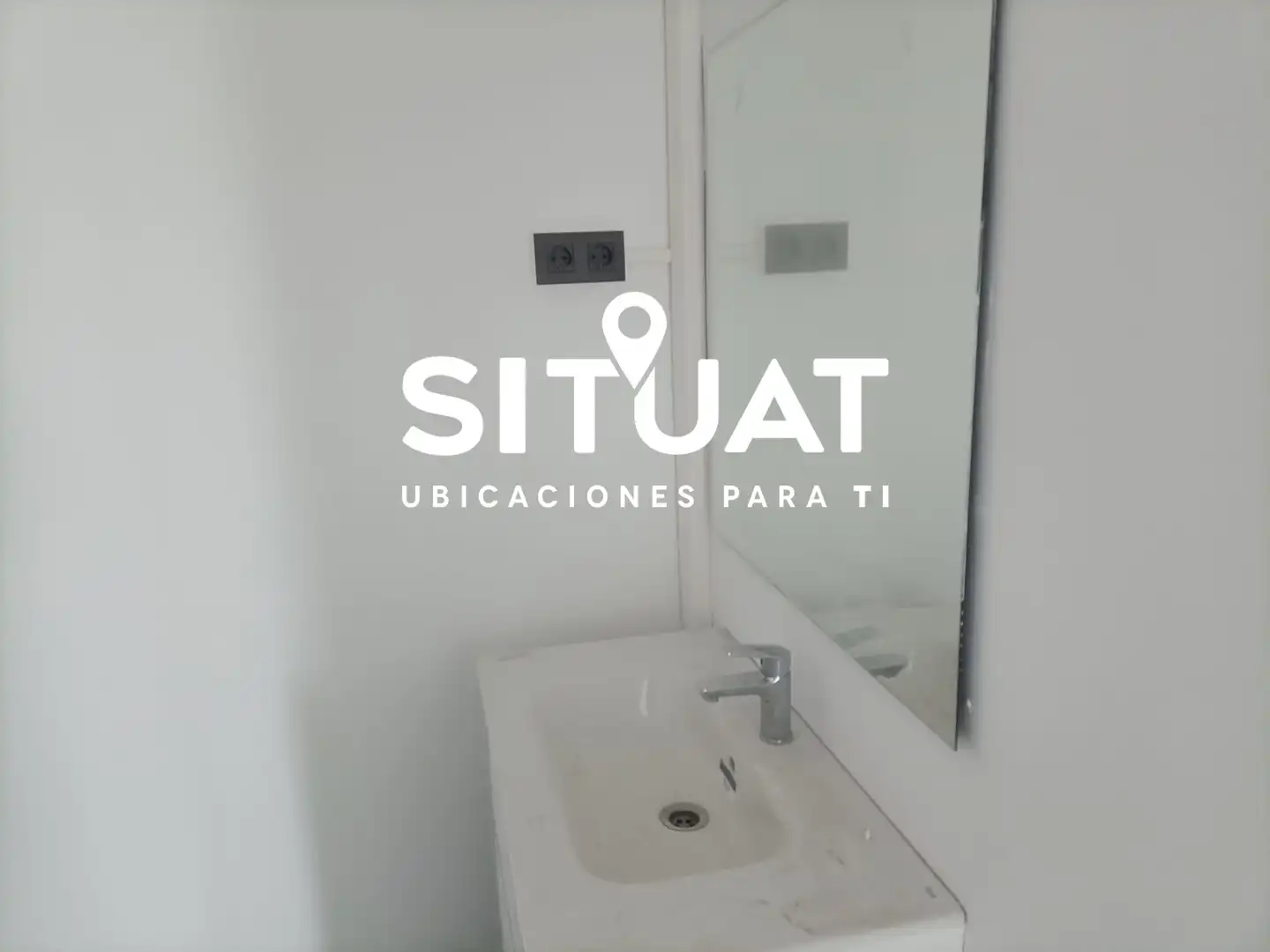 Baño de Oficina de alquiler en L'Hospitalet de Llobregat con Aire acondicionado, Calefacción y Alarma