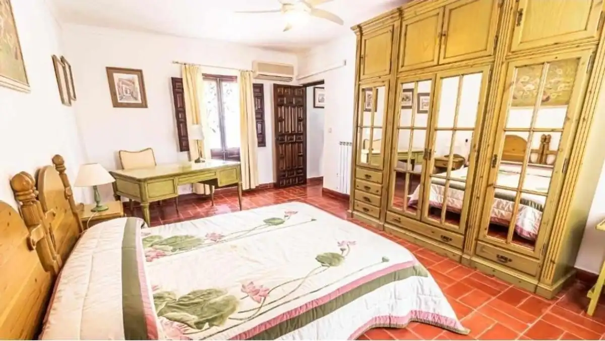 Dormitori de Casa o xalet en venda en Marchena amb Aire condicionat, Calefacció i Jardí privat