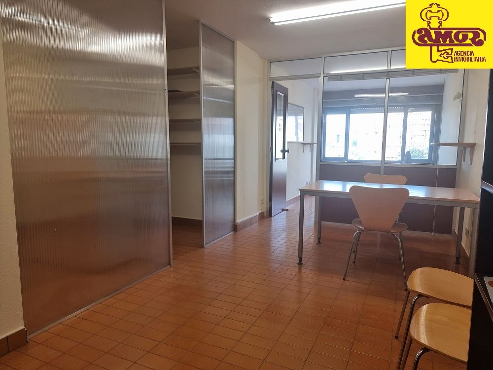 Oficina en venda en Santiago de Compostela  amb Aire condicionat i Moblat