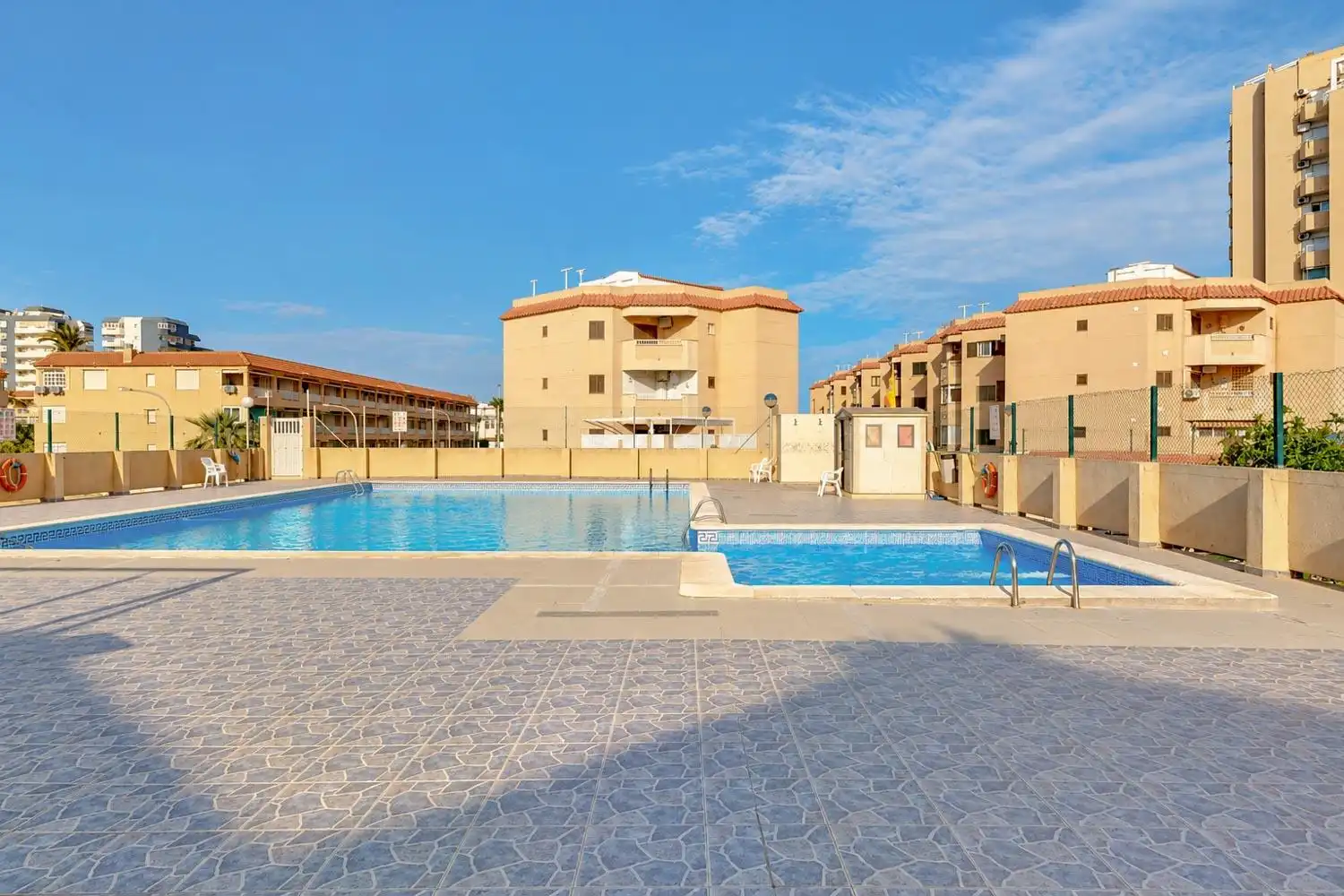 Swimming pool of Flat for sale in Entremares