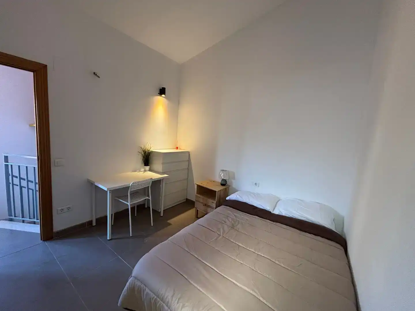 Dormitori de Apartament per a compartir en Tortosa amb Moblat, Forn i Rentadora