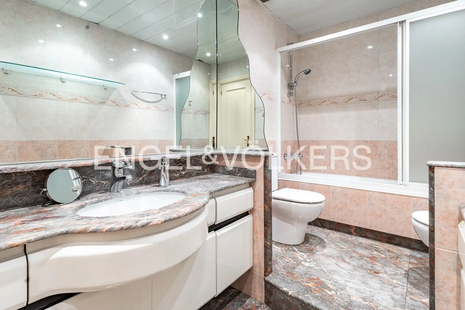 Baño de Piso en venta en Barcelona con Aire acondicionado, Calefacción y Terraza