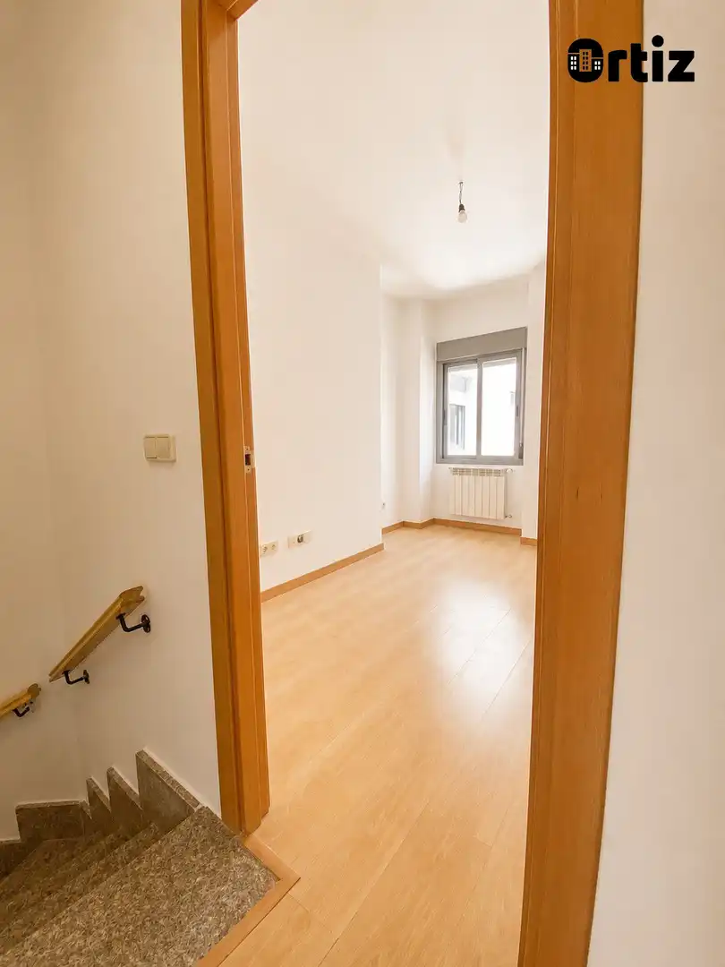 Schlafzimmer von Dachboden zum Verkauf in Alovera mit Heizung, Terrasse und Abstellraum
