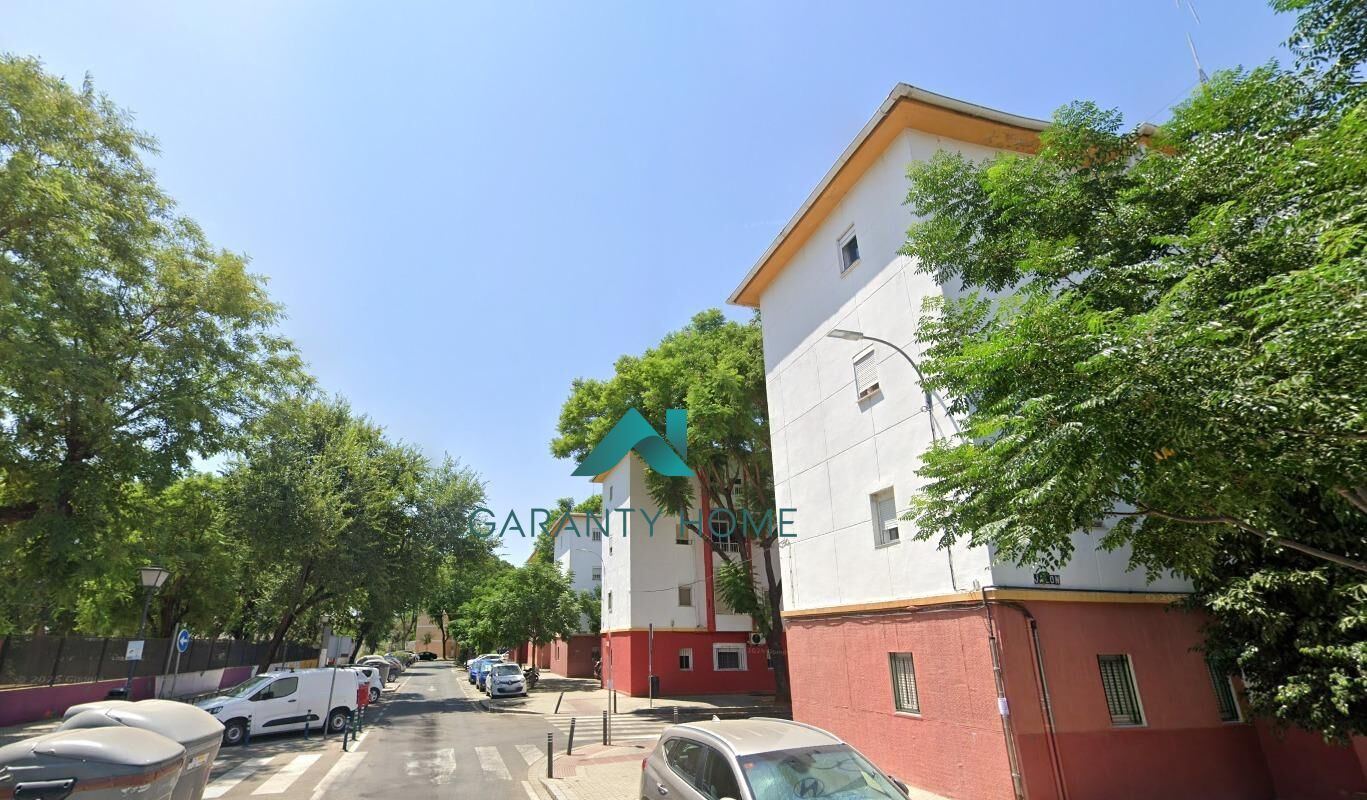 Vista exterior de Piso en venta en  Sevilla Capital con Aire acondicionado