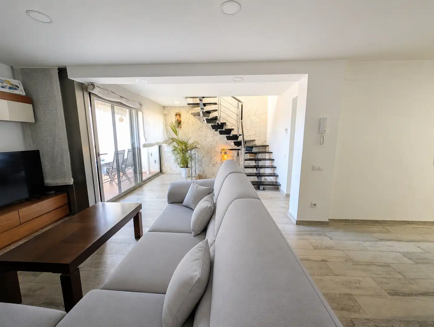 Sala de estar de Casa adosada en venta en Badalona con Parquet, Terraza y Trastero