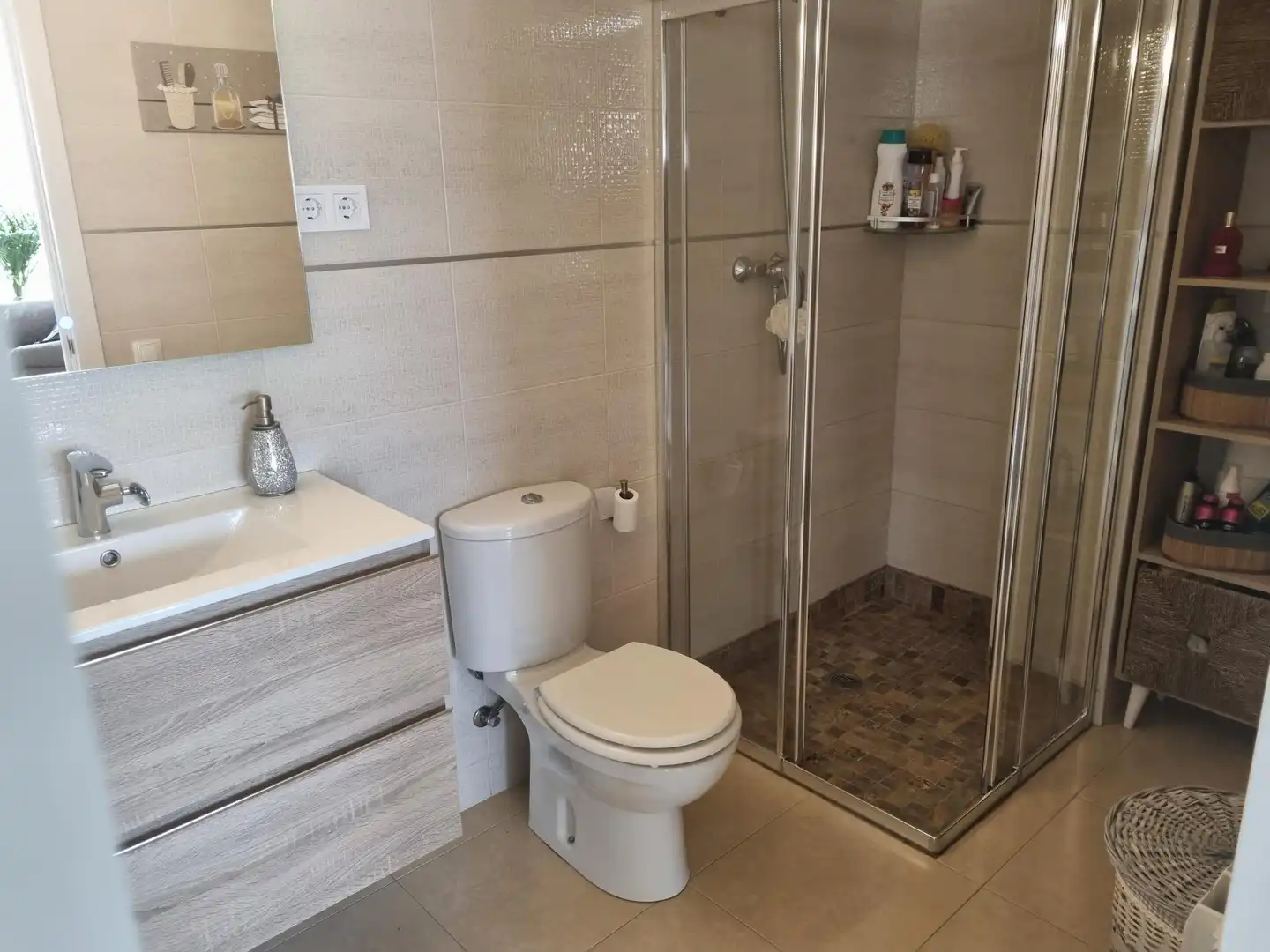 Badezimmer von Dachboden zum Verkauf in Sabadell mit Terrasse, Möbliert und Alarm