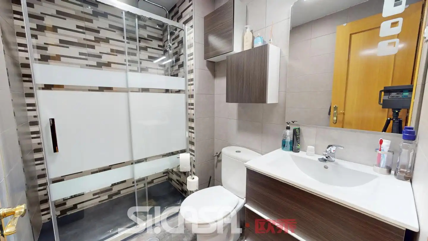 Baño de Piso en venta en Parla con Calefacción, Terraza y Trastero