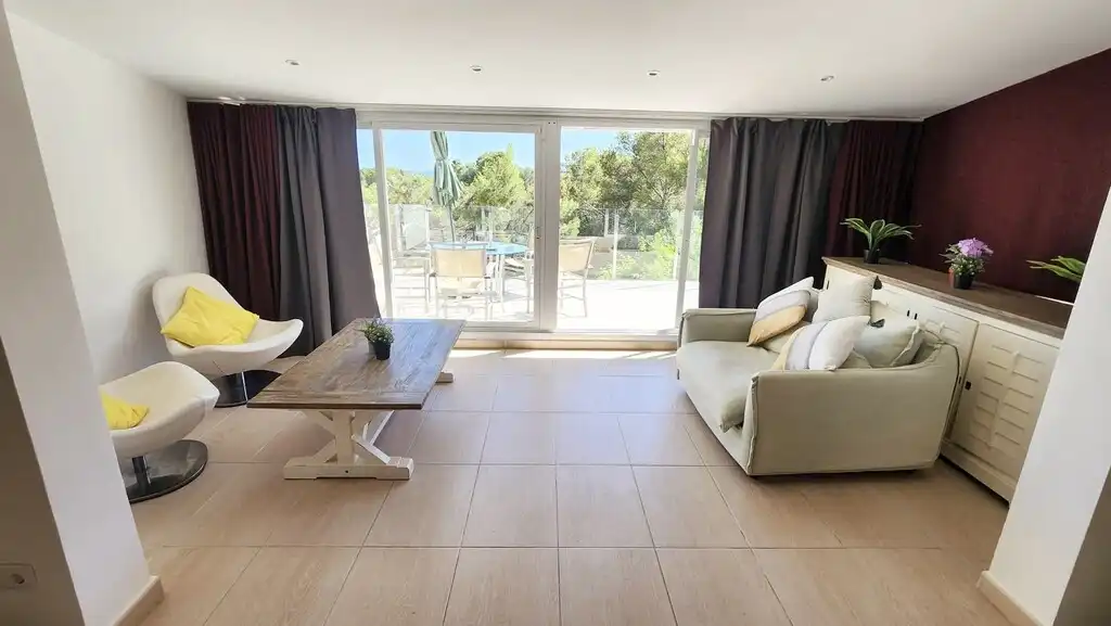 Sala d'estar de Casa adosada en venda en Calvià amb Aire condicionat i Piscina
