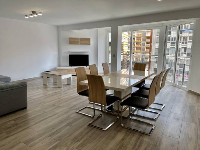 Piso en Alquiler en Rambla de Méndez Núñez en Barrio del Centro