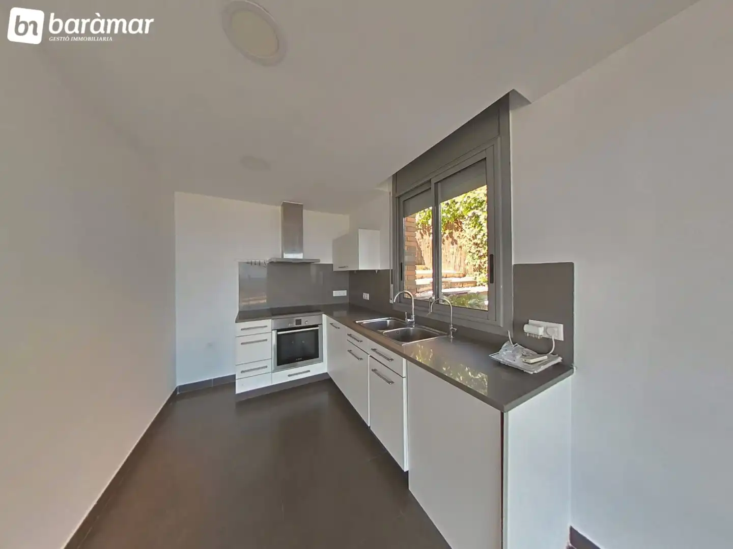 Cocina de Casa adosada en venta en El Vendrell con Aire acondicionado, Calefacción y Jardín privado