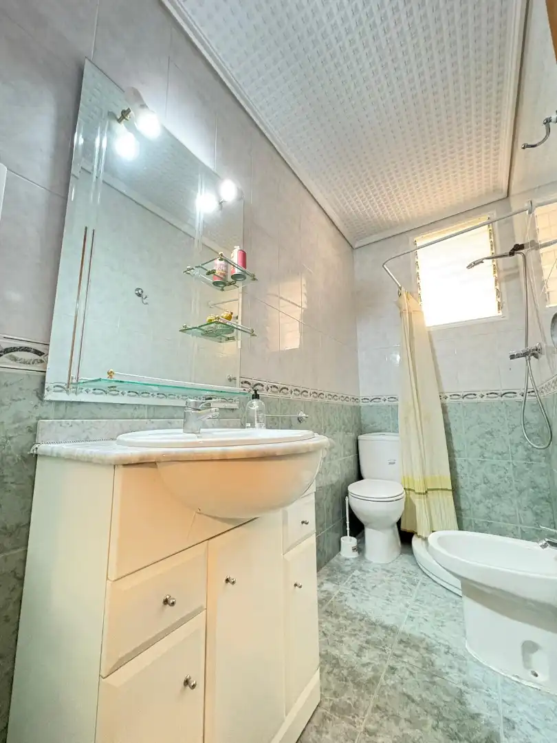 Baño de Piso en venta en Novelda con Aire acondicionado, Amueblado y Horno