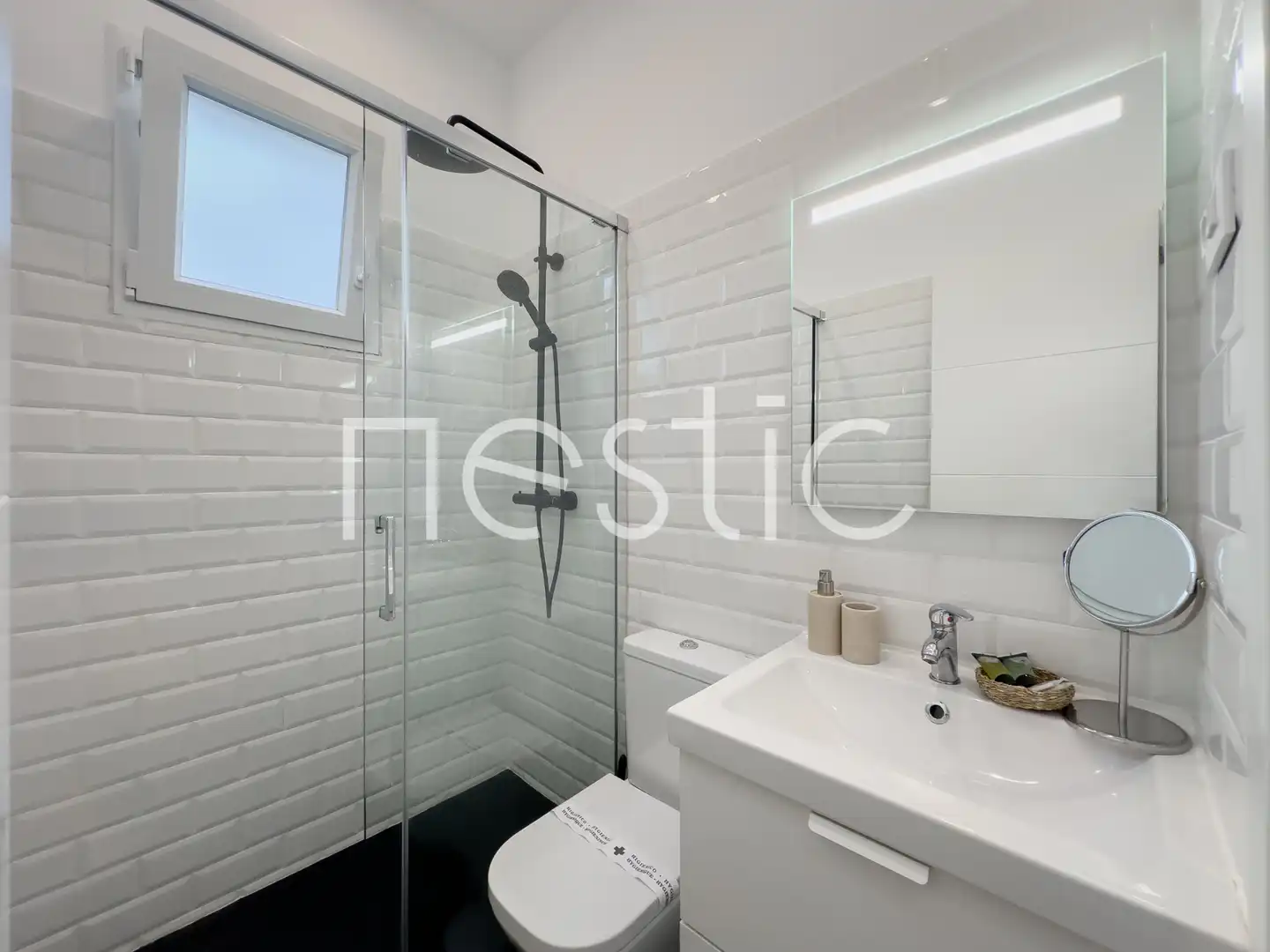Baño de Apartamento de alquiler en Madrid con Aire acondicionado, Calefacción y Amueblado