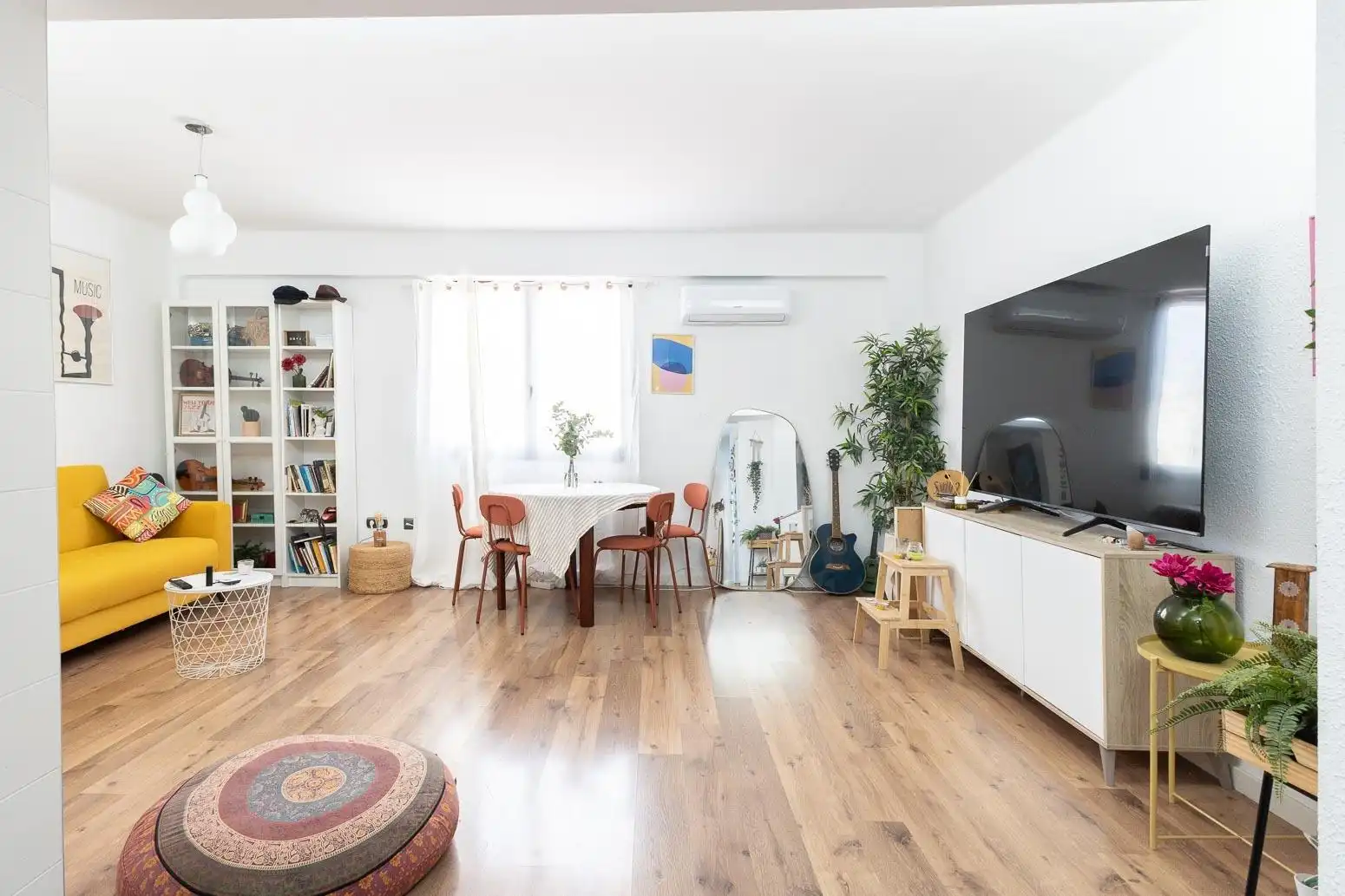 Sala d'estar de Pis de lloguer en Aldaia amb Aire condicionat i Balcó