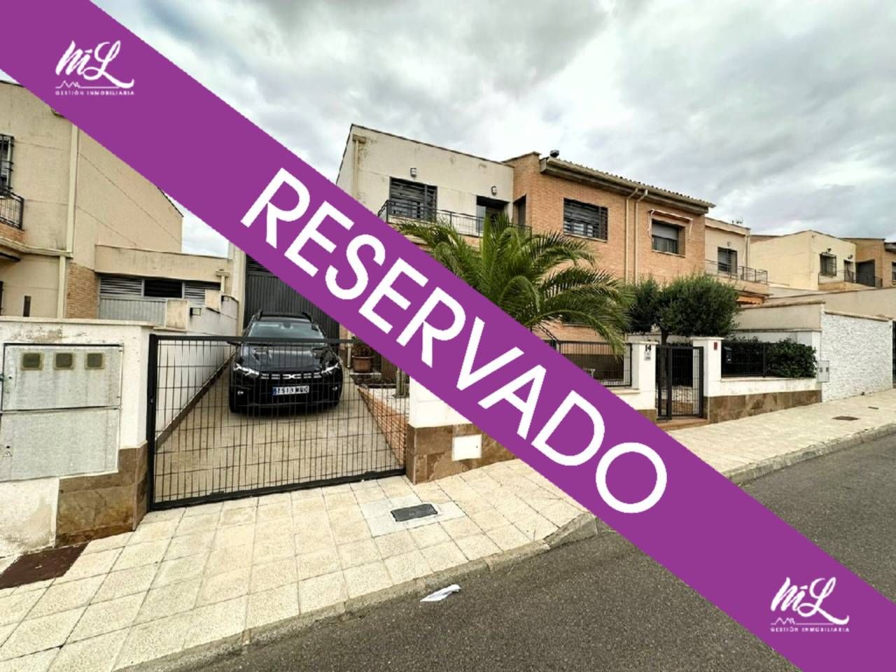 Vista exterior de Casa adosada en venda en Nambroca amb Aire condicionat, Jardí privat i Terrassa