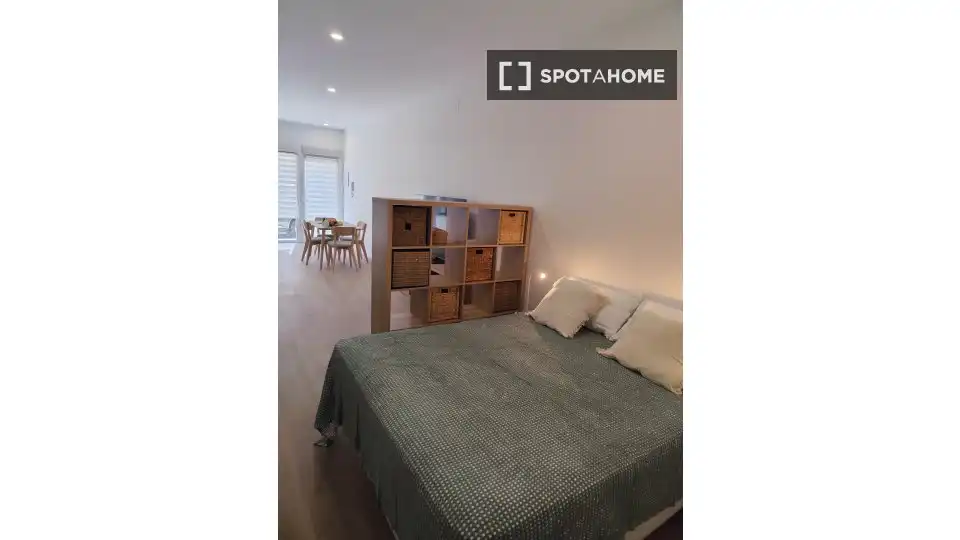 Habitación de Piso de alquiler en Sagunto / Sagunt con Aire acondicionado, Calefacción y Amueblado