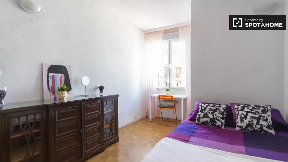 Bedroom of Flat for rent in Madrid  with Air Conditioner, Heating and Furnished