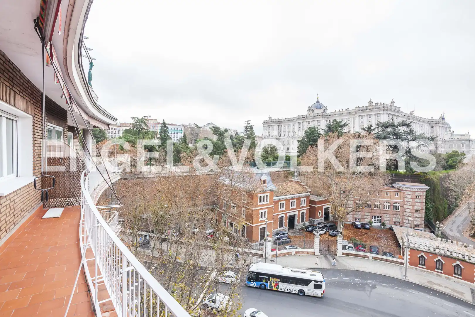 Exterior view of Flat for rent in Madrid  with Heating, Terrace and Balcony