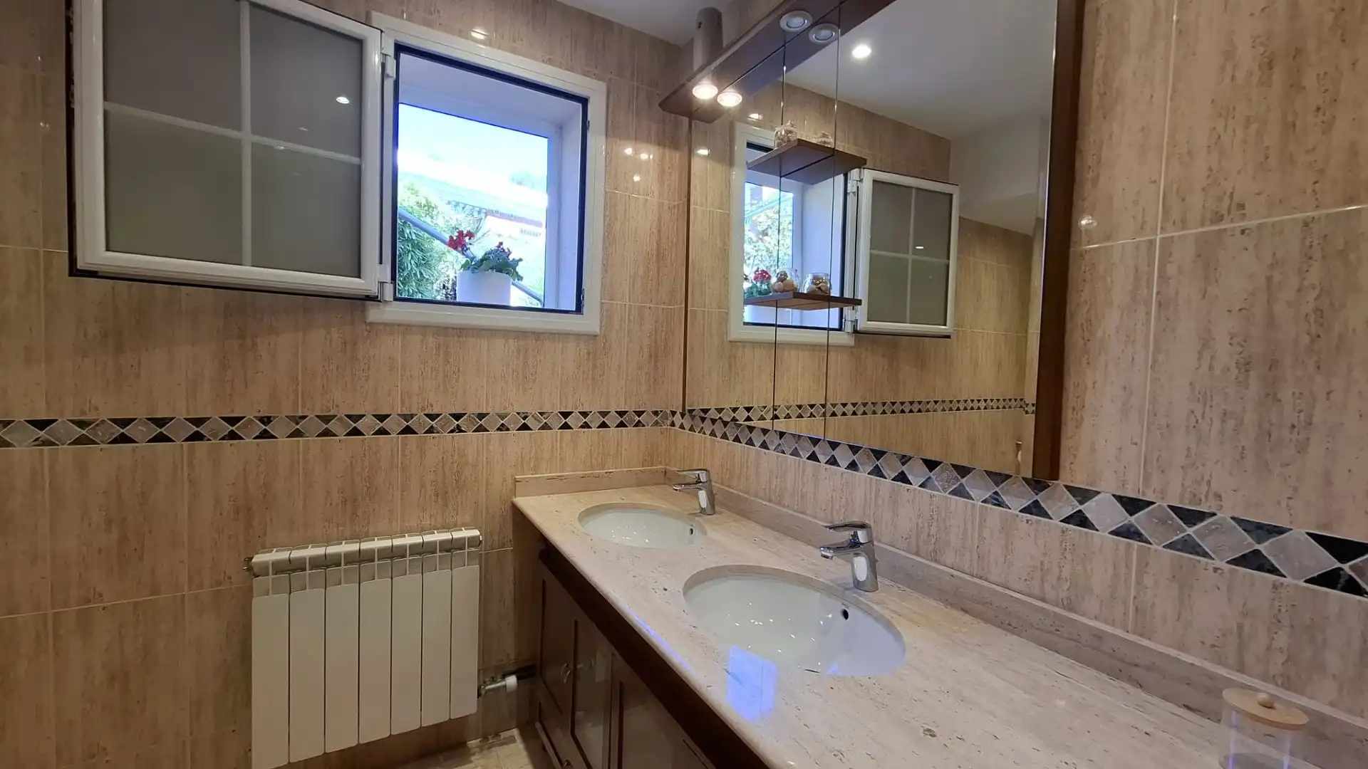 Bany de Casa o xalet en venda en Cervelló amb Calefacció, Terrassa i Piscina