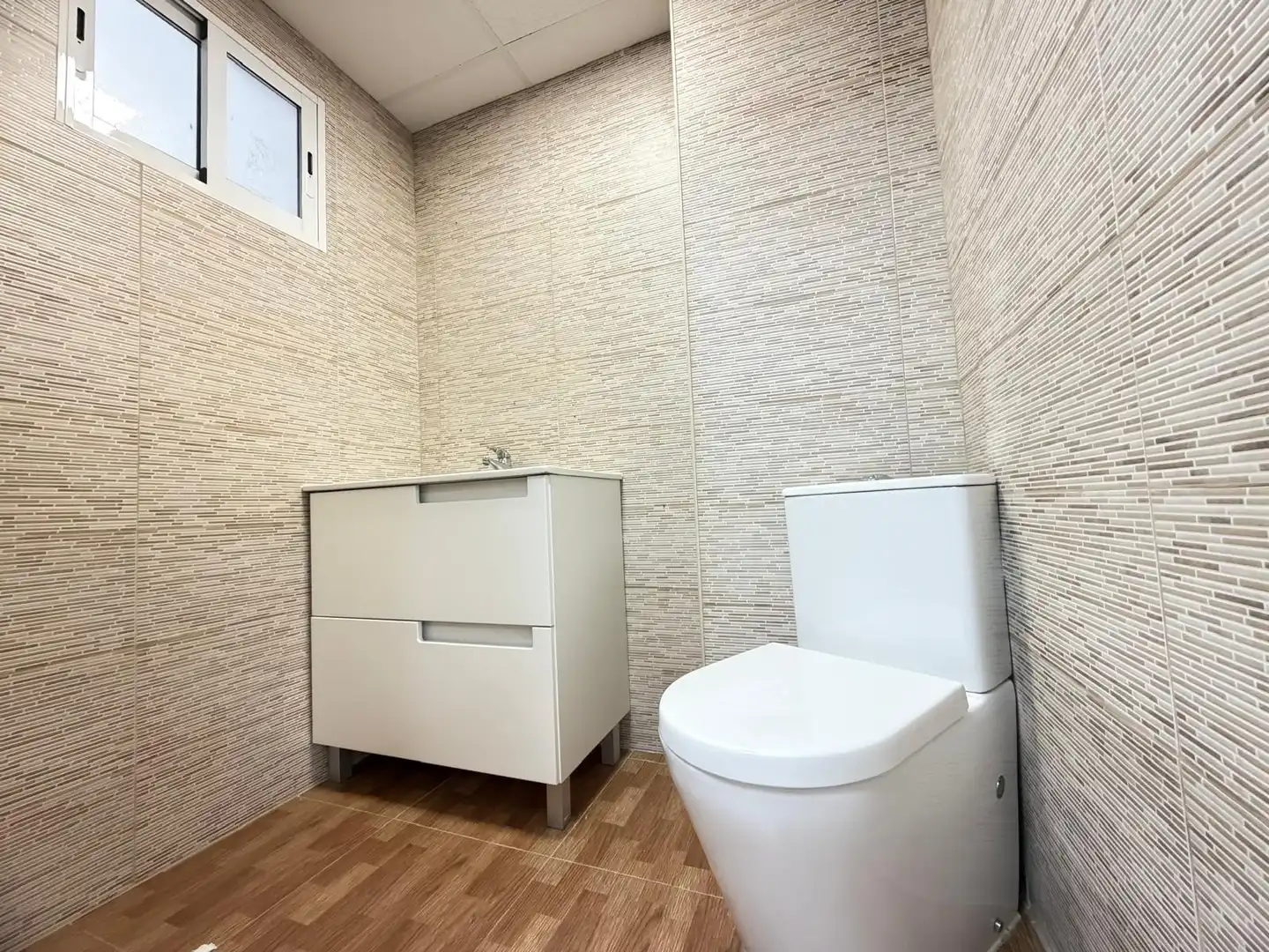 Bany de Local de lloguer en Benalúa - Babel