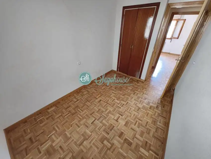 Piso en venta en Segovia con Calefacción, Parquet y Trastero