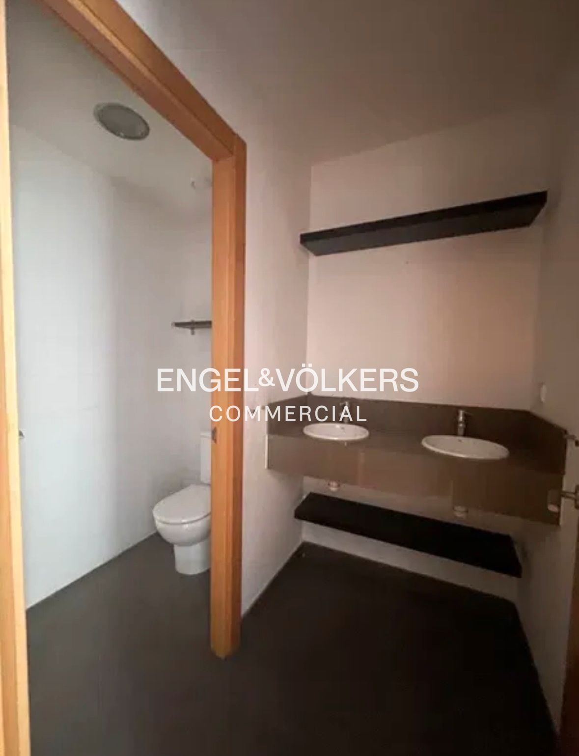 Office for sale in  Barcelona Capital  with Air Conditioner