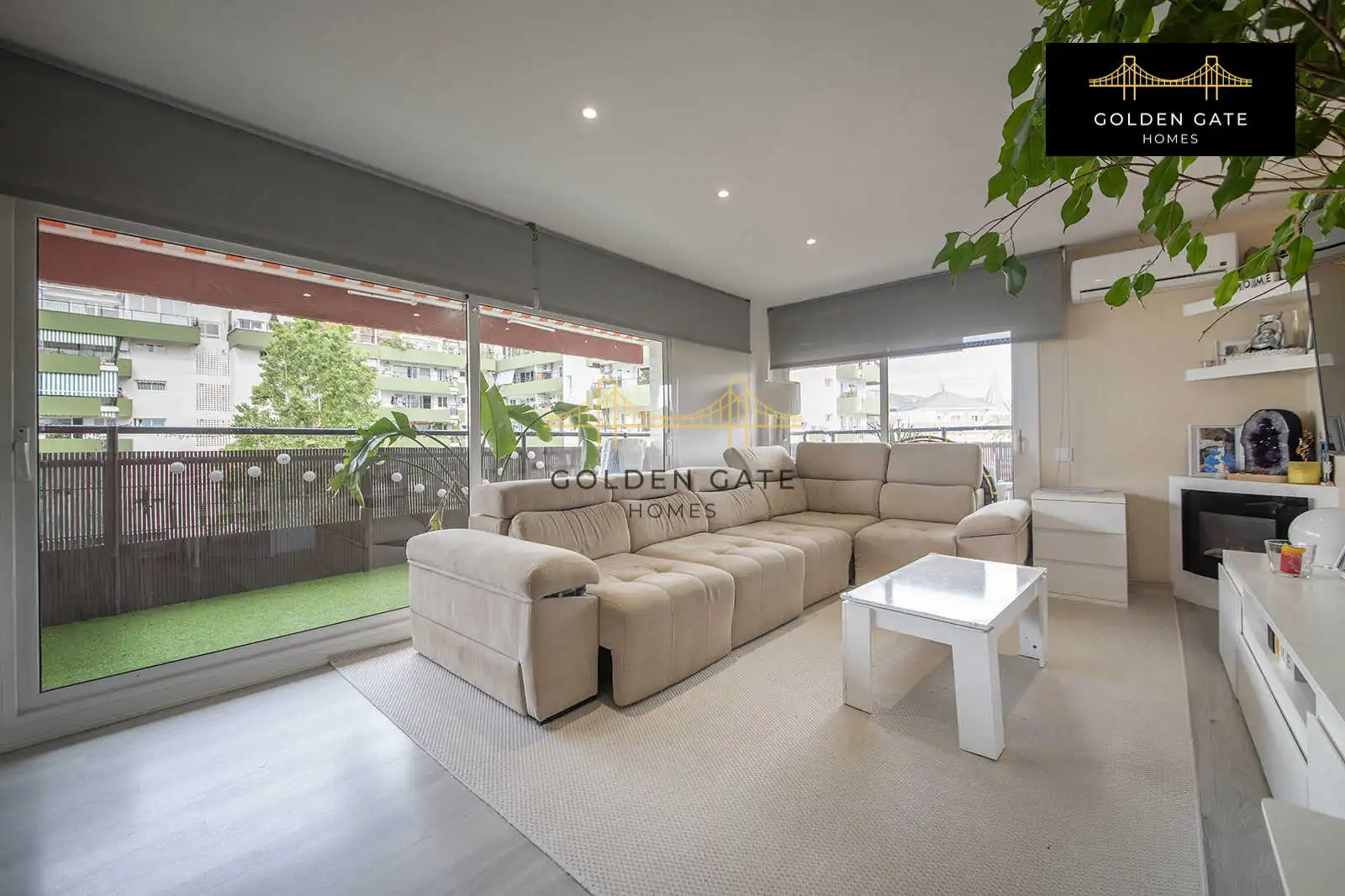 Living room of Flat for sale in El Masnou  with Air Conditioner, Heating and Parquet flooring