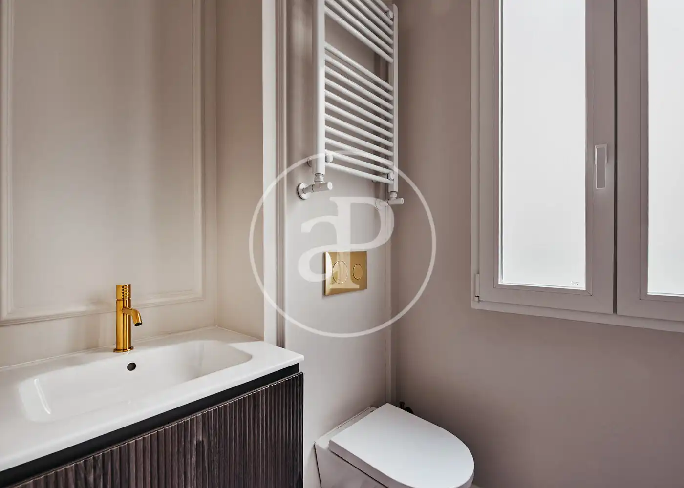 Bathroom of Flat for sale in Madrid  with Air Conditioner, Heating and Terrace