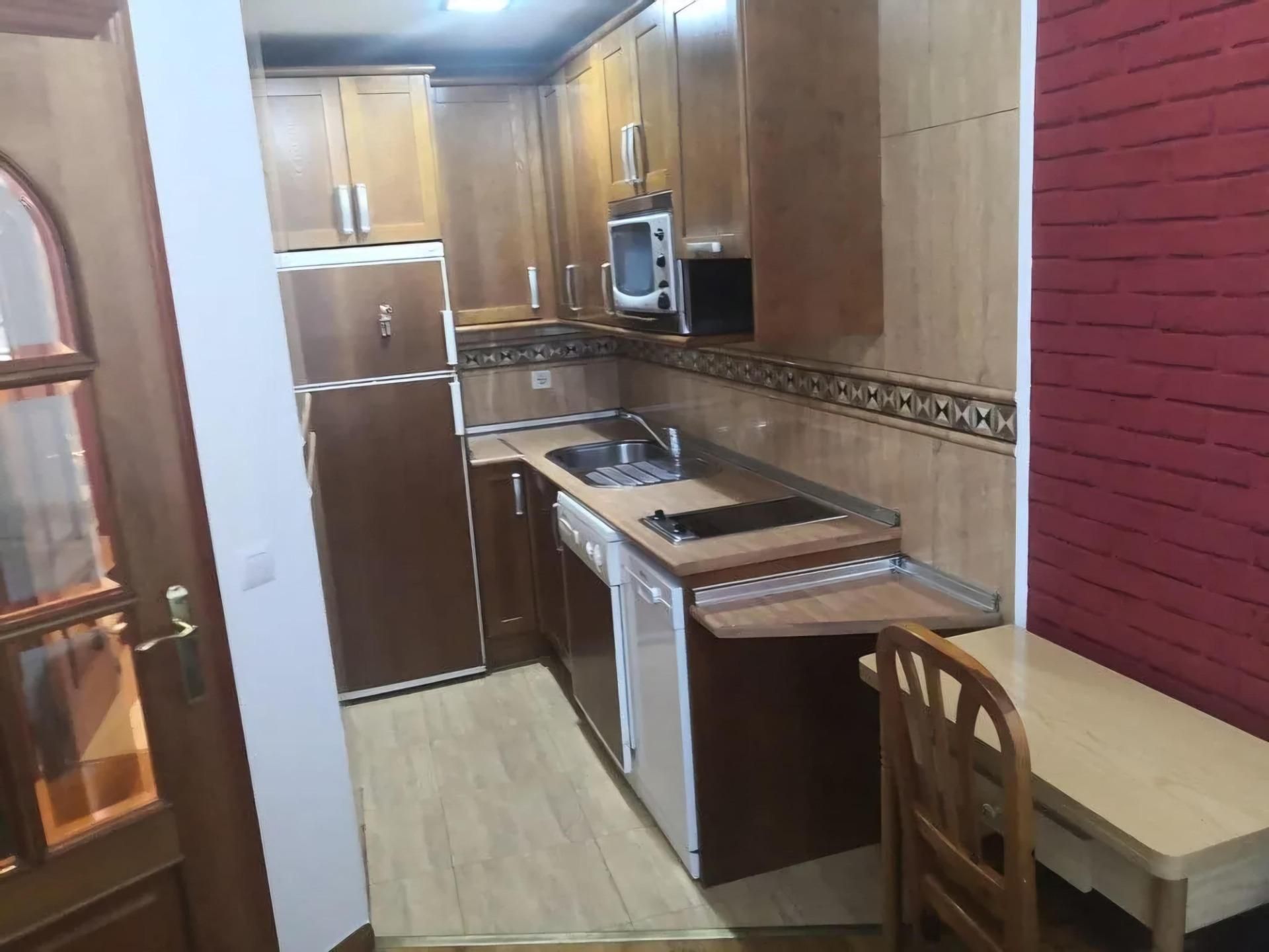 Cuina de Pis en venda en Ávila Capital amb Calefacció i Terrassa
