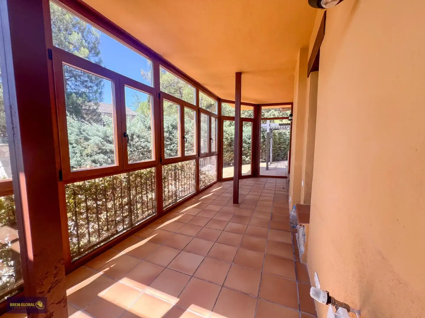 Terrassa de Casa o xalet en venda en El Berrueco amb Calefacció, Jardí privat i Alarma