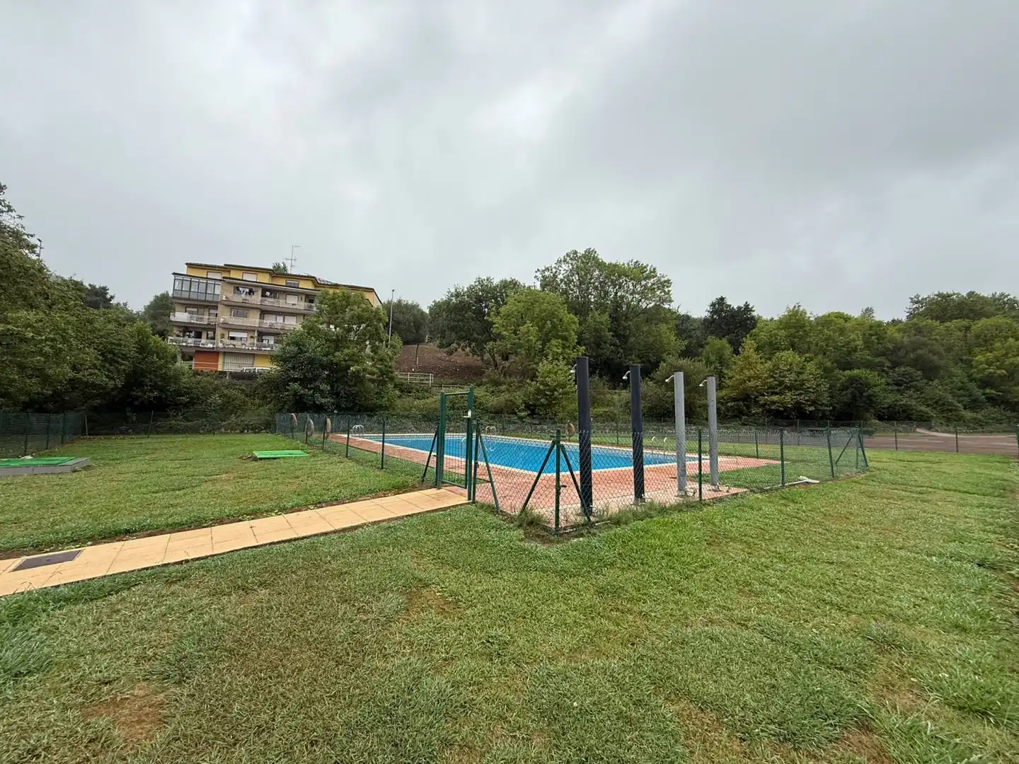 Piscina de Piso en venta en Hazas de Cesto con Calefacción, Terraza y Piscina comunitaria