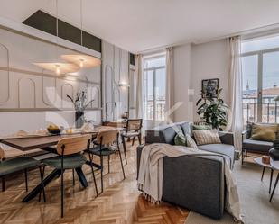 Sala d'estar de Apartament de lloguer en  Madrid Capital amb Aire condicionat, Calefacció i Moblat