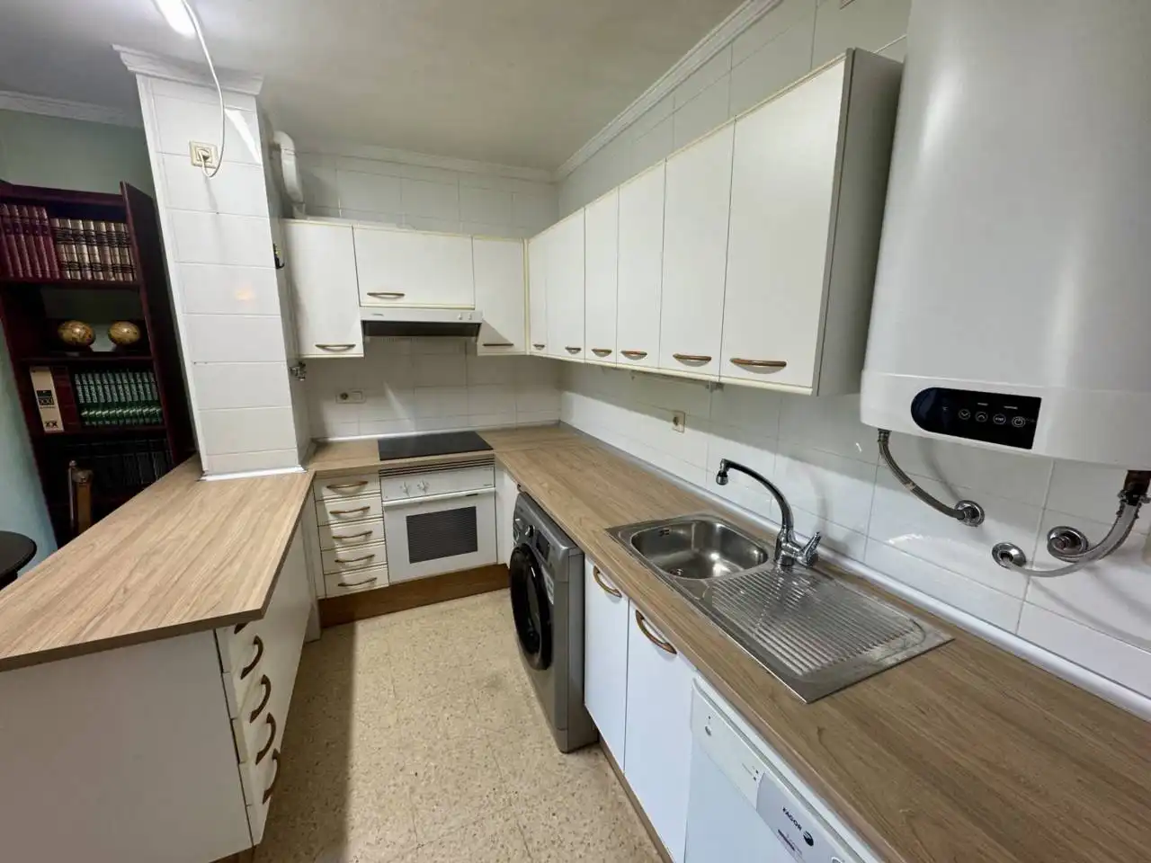 Cocina de Piso en venta en Cerdanyola del Vallès con Calefacción y Terraza