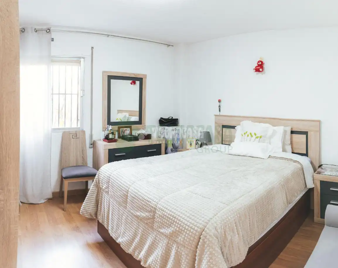 Bedroom of Flat for sale in Granada