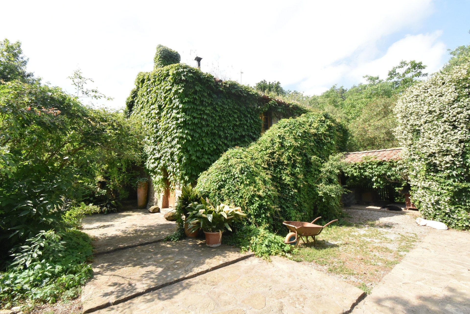 Jardí de Casa o xalet en venda en Mieres (Girona) amb Calefacció, Terrassa i Traster